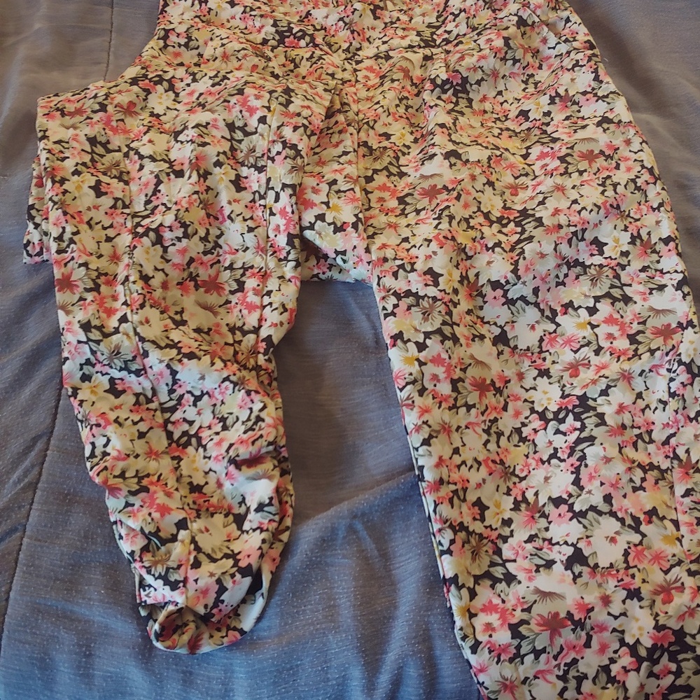 Flower Pants with tapered leg